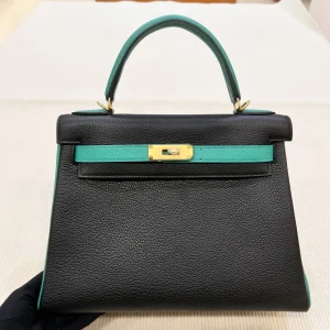 Kelly-Black-Green-Contrast
