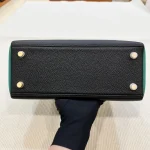 Kelly-Black-Green-Contrast