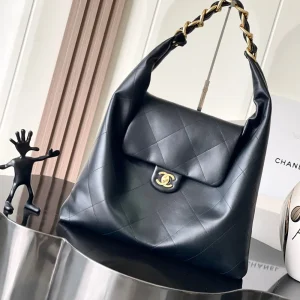 Lambskin-Chain-Hobo-Black