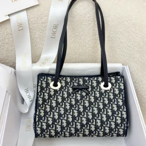 Oblique-Shopping-Tote-Blue
