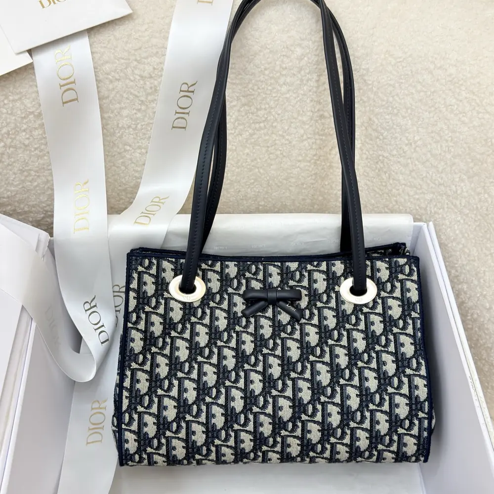 Oblique-Shopping-Tote-Blue
