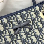 Oblique-Shopping-Tote-Blue