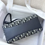 Oblique-Shopping-Tote-Blue
