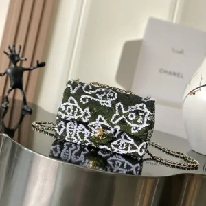 Sequin-CC-Motif-Flap-Green