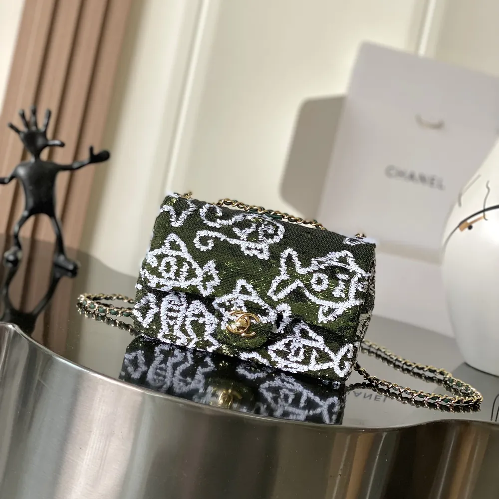 Sequin-CC-Motif-Flap-Green